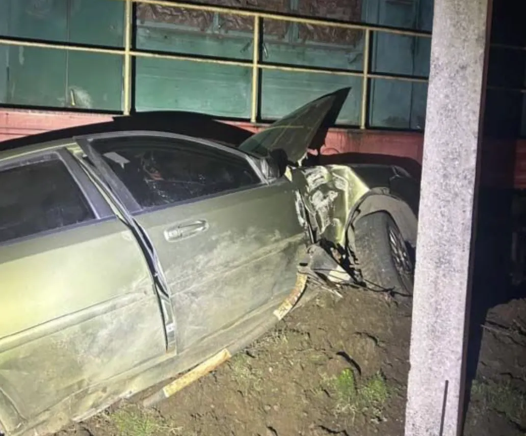 В Кременчуці водій влаштував ДТП, врізавшись у тепловоз