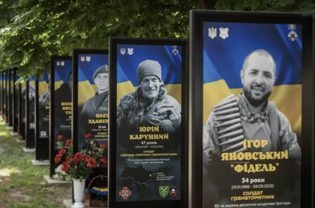 У Полтаві водій відшкодував майже 100 тисяч гривень за пошкоджені меморіальні щити на Алеї Героїв