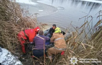 Вчора на Полтавщині ледь не втопилося двоє школярів: діти провалилися під лід