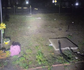 В Полтаві в результаті ДТП потрощили світлини Героїв на Каштановій алеї