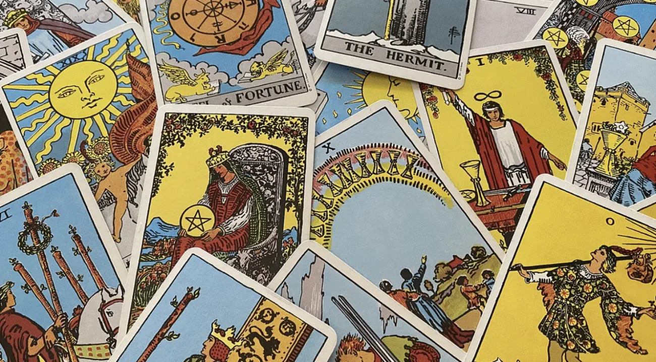 Прогноз Таро на січень 2026: що чекає на кожен знак Зодіаку