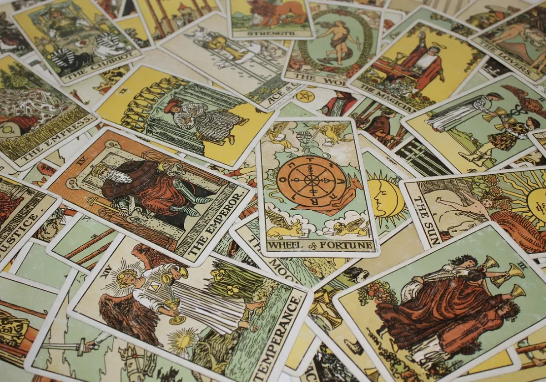 Прогноз Таро на січень 2026: що чекає на кожен знак Зодіаку