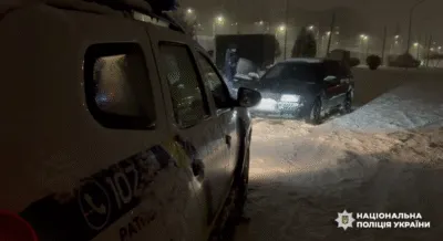 Дрифт на парковці ТРЦ у Кременчуці закінчився наїздом на жінку з дітьми