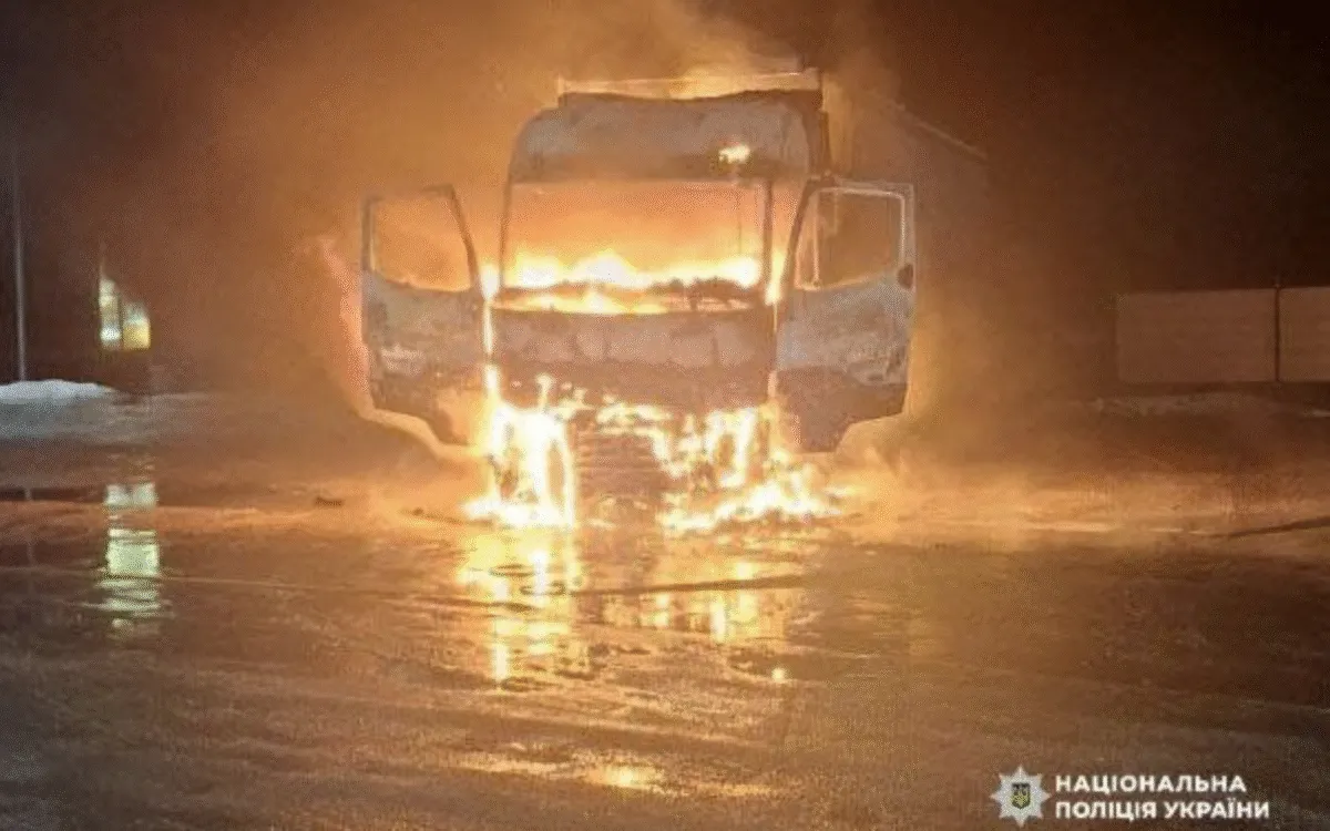 На Полтавщині зайнялася вантажівка: водій отримав опіки