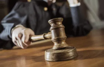 На Полтавщині суд нарешті заарештував чоловіка, який знущався з підлітка