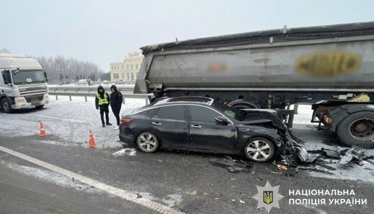 На Полтавщині на трасі Київ — Харків — Довжанський сталося дві ДТП з постраждалими й загиблими
