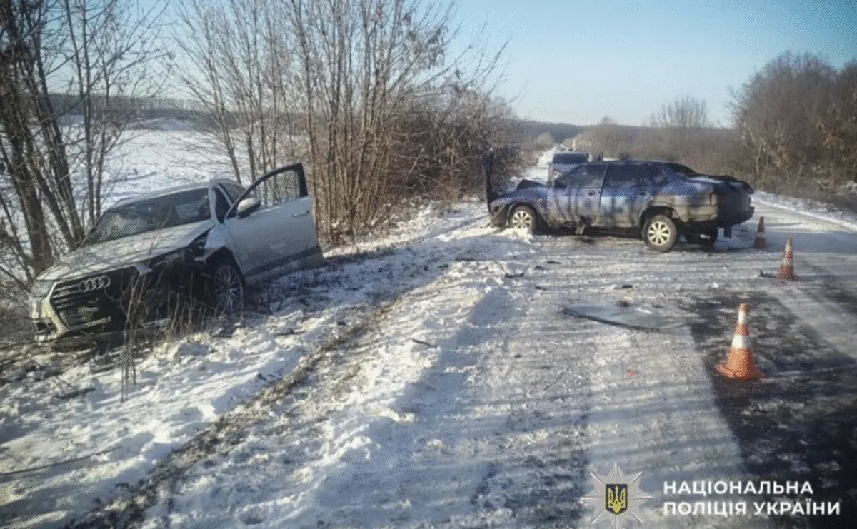 Поблизу Полтави зіткнулися ВАЗ і Audi: до лікарні доправили 20-річну пасажирку