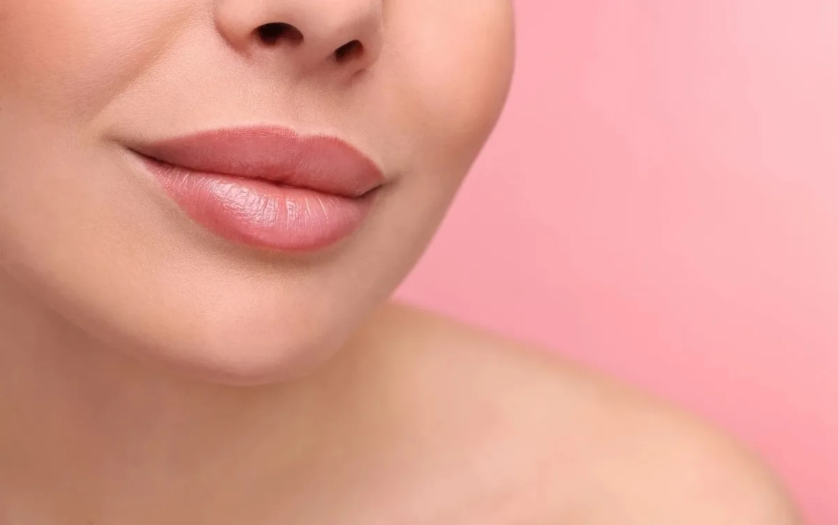 Чим маски для губ відрізняються від бальзамів Чим маски для губ відрізняються від бальзамів