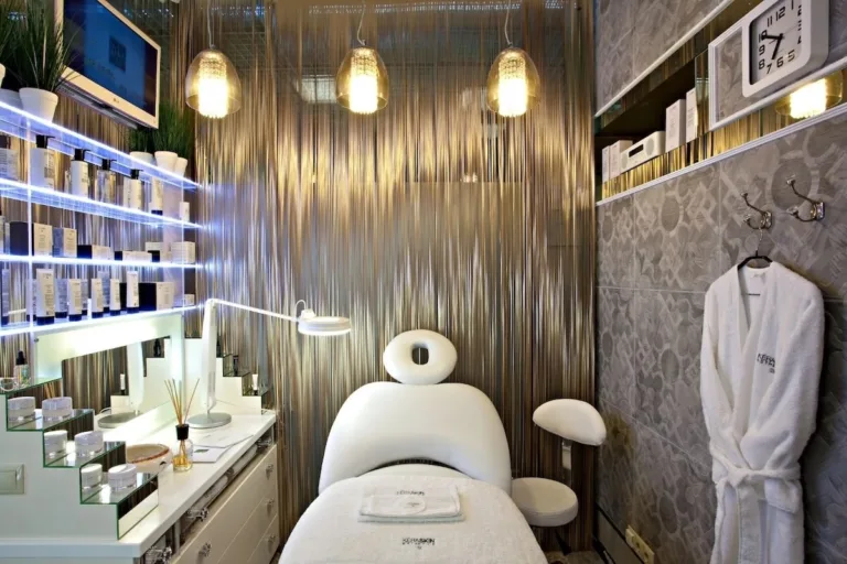 Кушетка в косметологію: як обрати модель, що «працює» на сервіс, швидкість і ваш ресурс