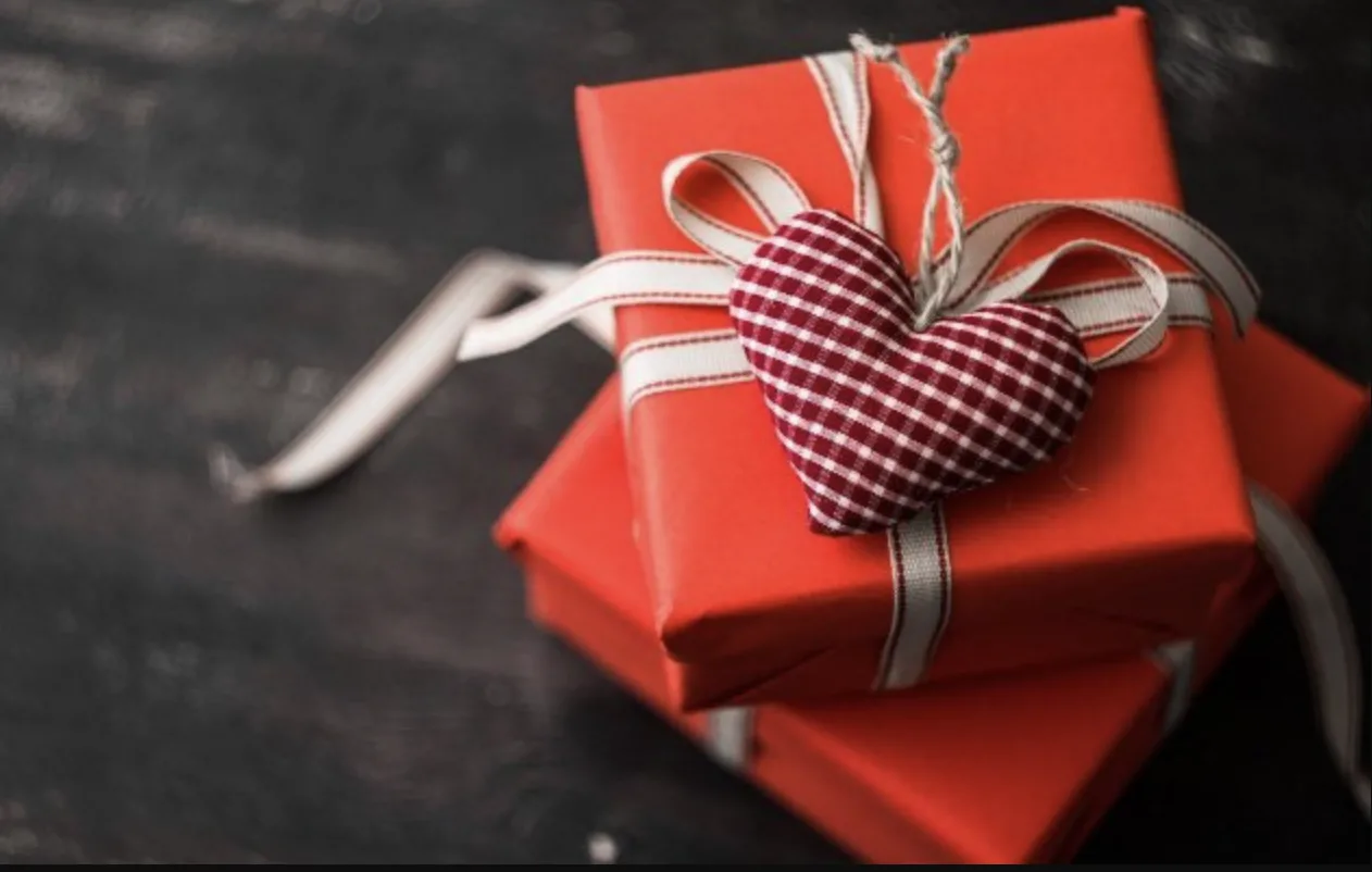 Подарунки на 14 лютого: найкращі ідеї для нього і для неї на День святого Валентина