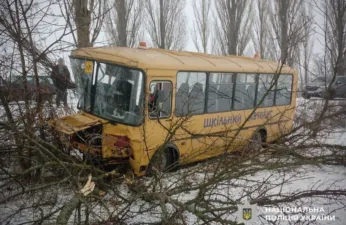 На Полтавщині шкільний автобус з 15 дітьми потрапив у ДТП: що відомо