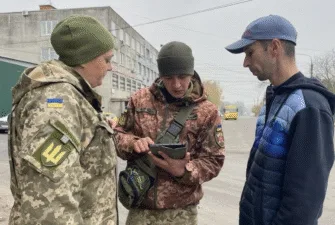 На Полтавщині вісім чоловіків відлупцювали ТЦКашників: їх затримали