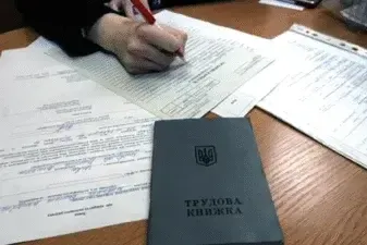 Українців налякали новим Трудовим кодексом: чи справді декрет скоротять до 4 місяців