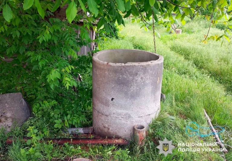 На Полтавщині розслідують смерть чоловіка, труп якого знайшли у криниці