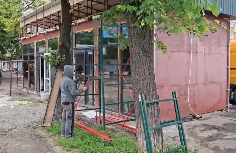 Куди дивиться гроза усіх МАФів Полтави Вадим Ямщиков: в місті будують кіоск із порушеннями