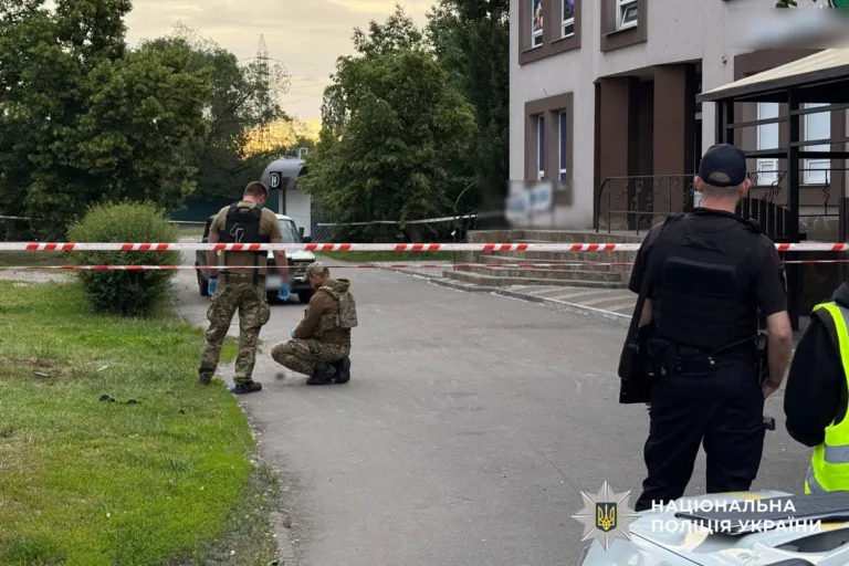 Поліція з'ясовує обставини вибуху в Горішніх Плавнях: постраждали двоє людей