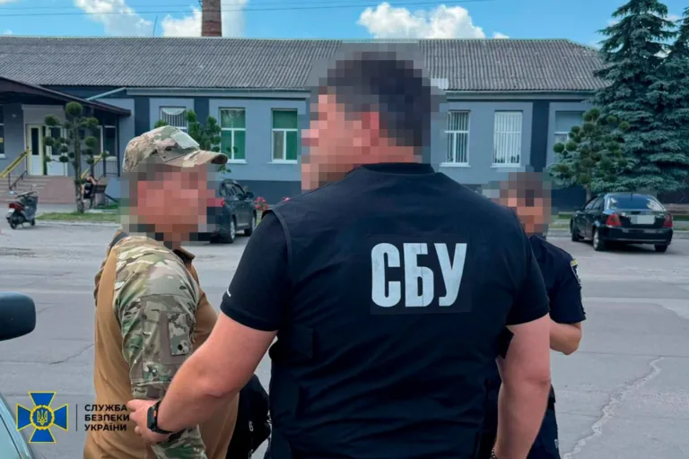 На Полтавщині затримали командира роти, якого підозрюють у продажі відпусток військовим за хабар