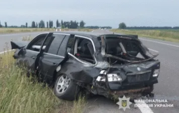 BMW вилетів у відбійник на трасі Київ — Харків: у Полтавському районі сталася ДТП