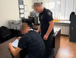 У Полтаві ДБР повідомило про підозру поліцейському, який зламав руку чоловіку під час бусифікації