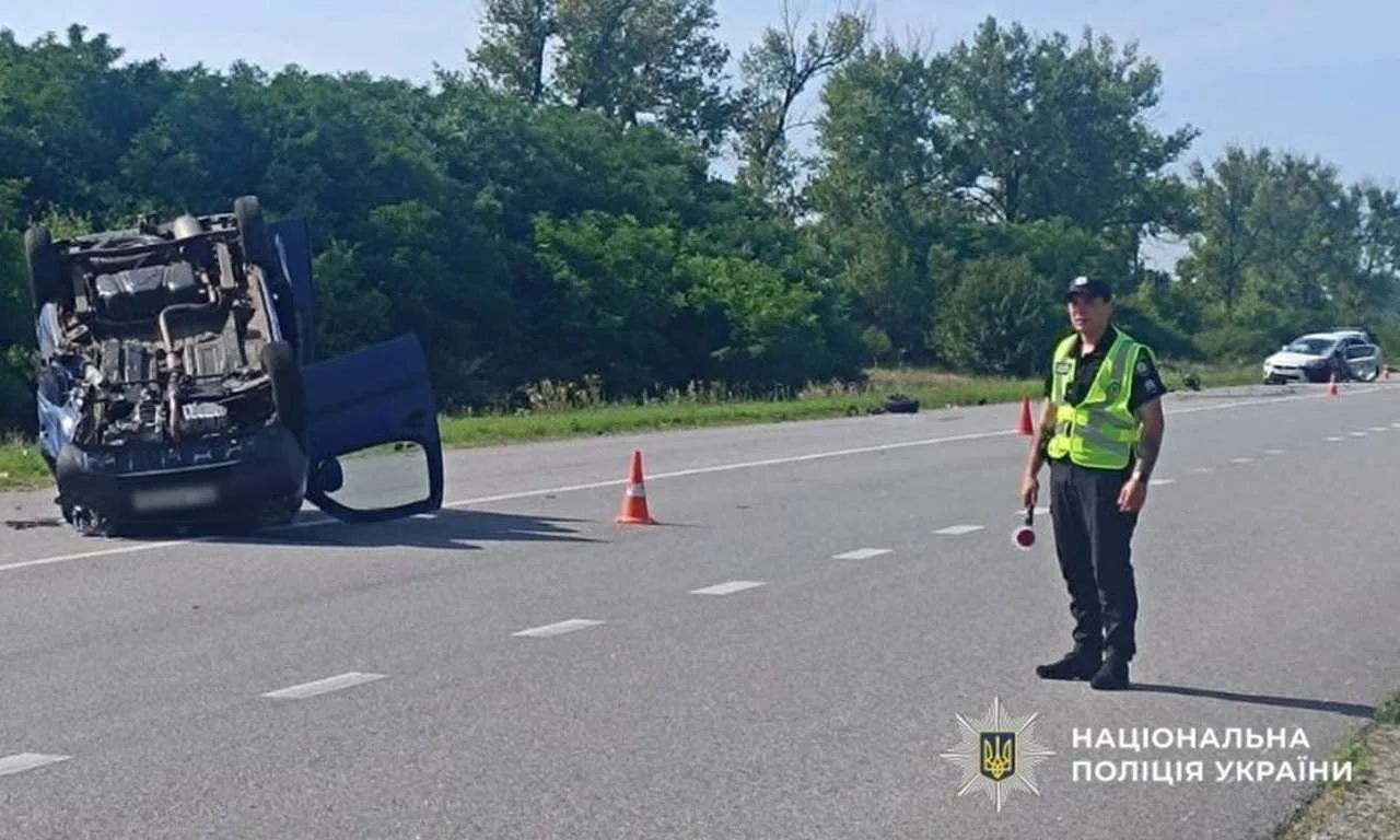 На трасі М-22 біля Полузір'я сталася ДТП за участю Mitsubishi та Fiat: госпіталізували трьох постраждалих