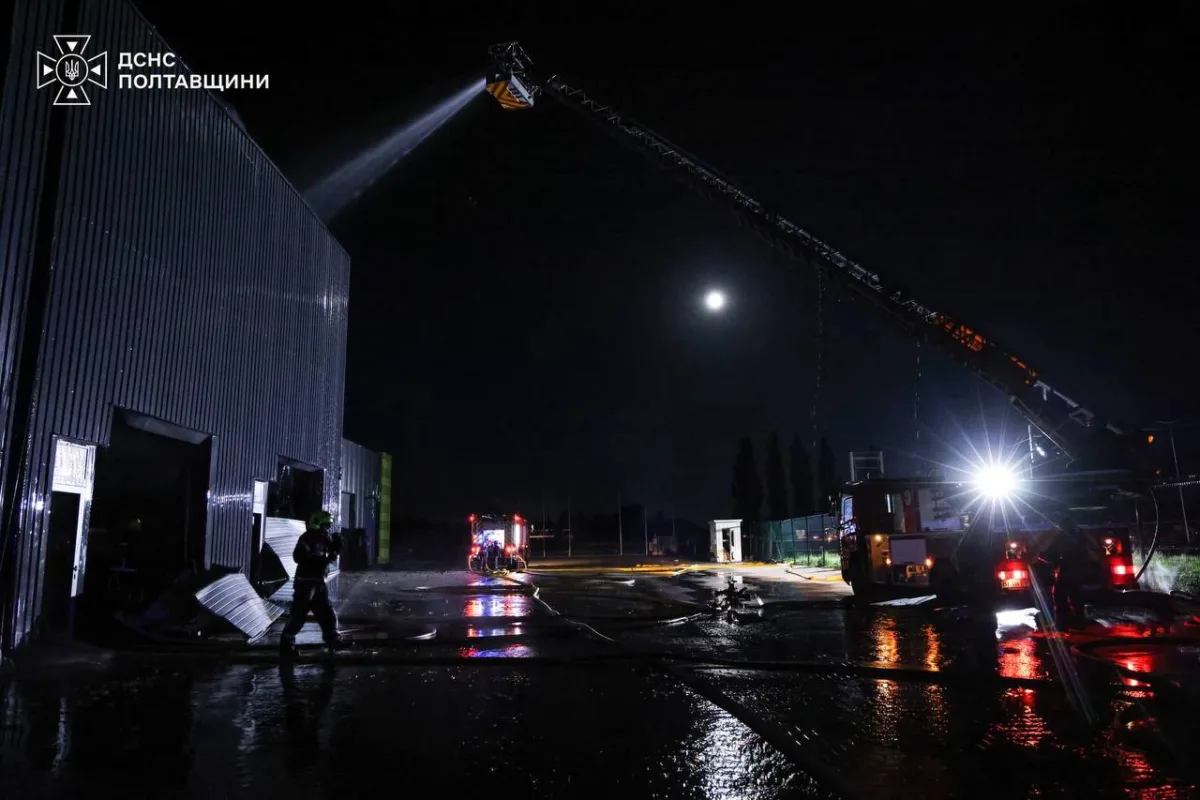 Масований удар по Полтавщині: дрони влучили у термінал "Нової пошти" та підприємство, одна людина загинула
