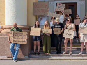 У Полтаві пройшли протести через звільнення Михайла Федорова: що відбувалося у центрі міста