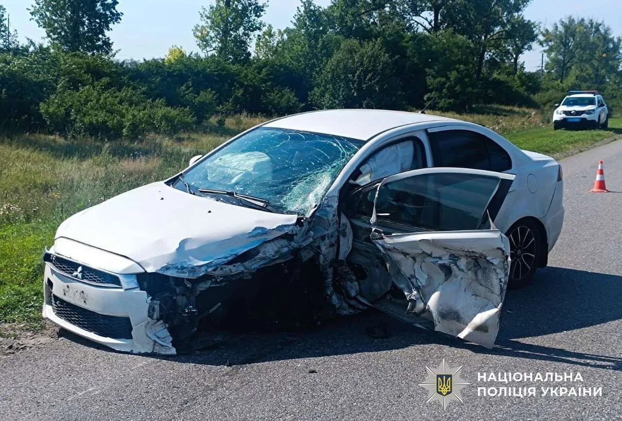 На трасі М-22 біля Полузір'я сталася ДТП за участю Mitsubishi та Fiat: госпіталізували трьох постраждалих