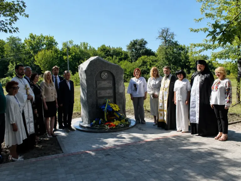 У Полтаві вшанували пам’ять про Битву на Ворсклі 1399 року: відкрито меморіал