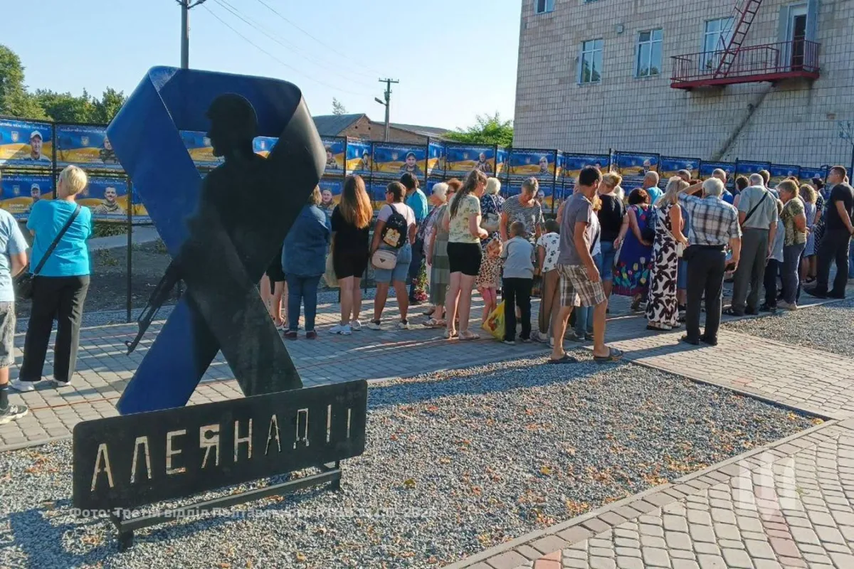 На Полтавщині ще в одні громаді відкрили Алею Надії на честь зниклих безвісти захисників громади