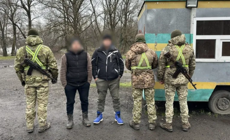 Двоє жителів Полтави намагалися нвтекти з України, але прикордонники їм завадили