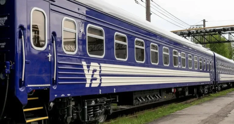 Потяги на Полтавщині відстають від графіка через обстріли та тривоги: список затриманих рейсів