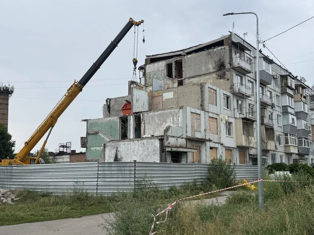 У Полтаві стартував ремонт багатоповерхівки, яка постраждала від ракетного обстрілу ще у 2025 році