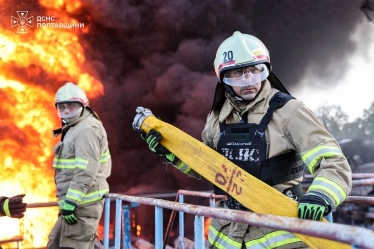 Росіяни вдарили по трьох промислових підприємствах на Полтавщині: виникли пожежі