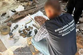 На Полтавщині на території підприємства правоохоронці виявили арсенал зброї