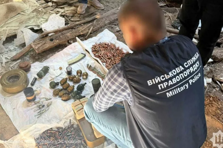 На Полтавщині на території підприємства правоохоронці виявили арсенал зброї