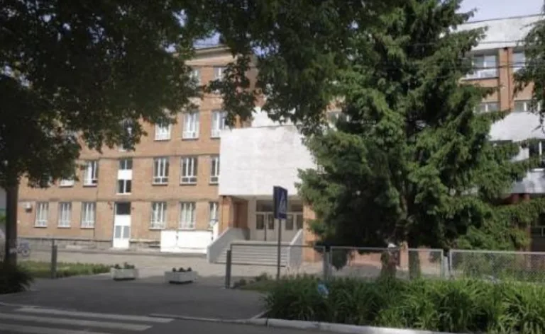 Через брак бомбосховища в Полтаві учнів з №15 тимчасово прихистить гімназія "Вектор"