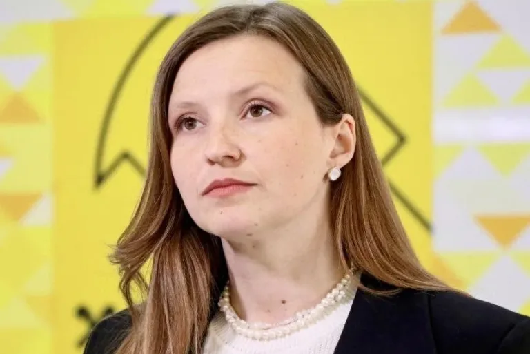 Полтава без Ямщикової: секретарка міськради зібралася на "гастролі" до США