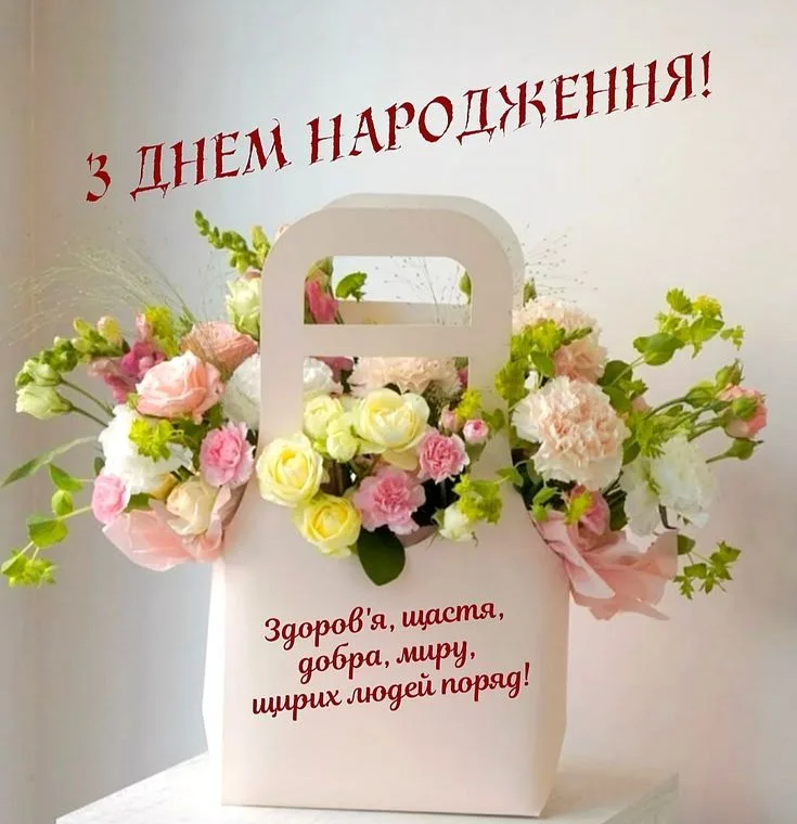 Що сказати іменинниці: 80 красивих тостів на день народження жінці
